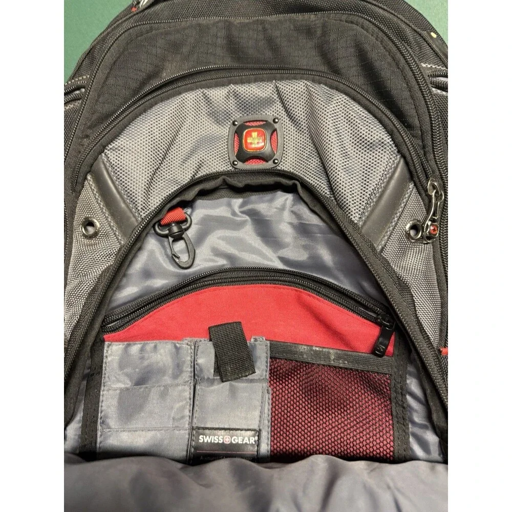 Wenger - SwissGear Clutch Backpack Laptop Case - Black/Gray